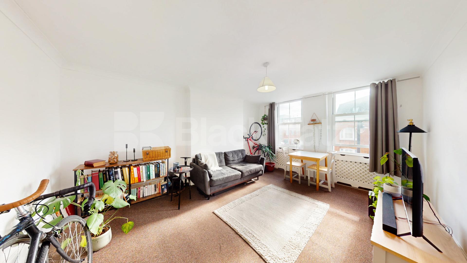 Located only a short walk to Angel station and the popular Upper Street Chapel Market, Angel